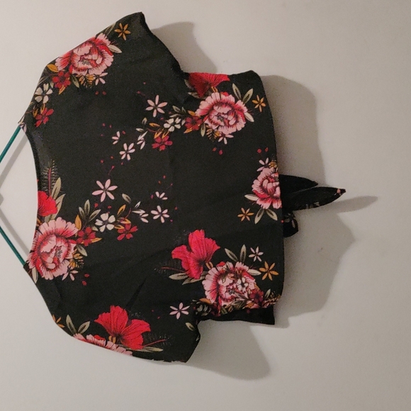 SHEIN Floral Crop Top - Picture 2 of 4